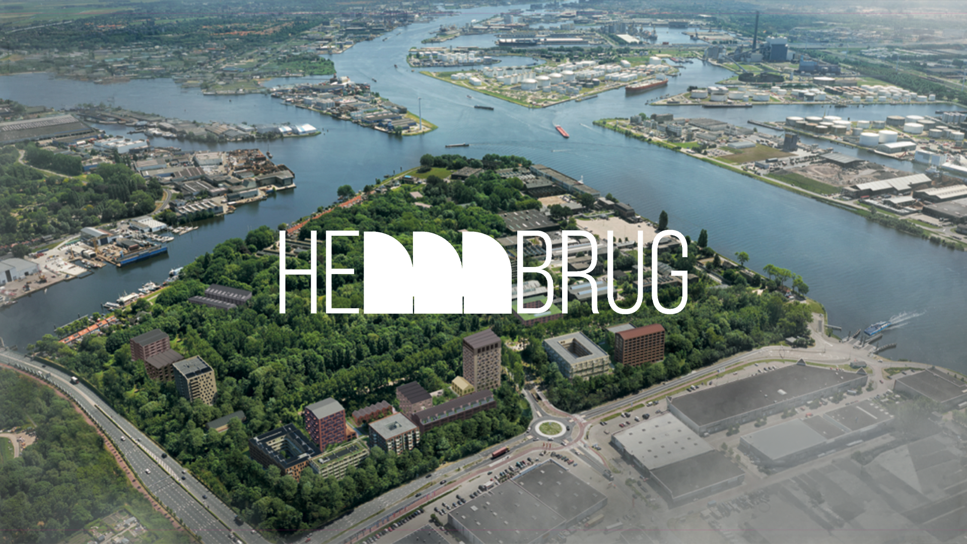 Vogelvlucht foto van een stukje stad, met gebouwen en veel groen, omringd door water. Met groot in het midden het logo van het project